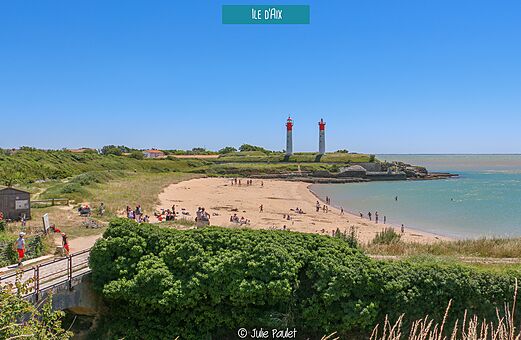 Strand van �le d'Aix met vuurtorens, toeristische plek in Charente-Maritime.