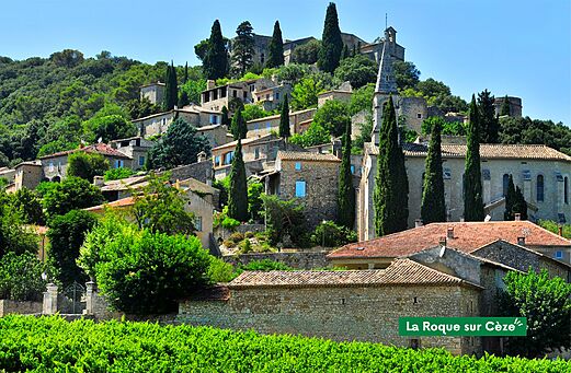 Middeleeuws dorp La Roque-sur-Cèze, een van de mooiste dorpen van Frankrijk.