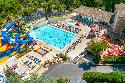 Buitenzwembad, gigantische waterglijbanen op camping CLICOCHIC Château de Boisson (30).