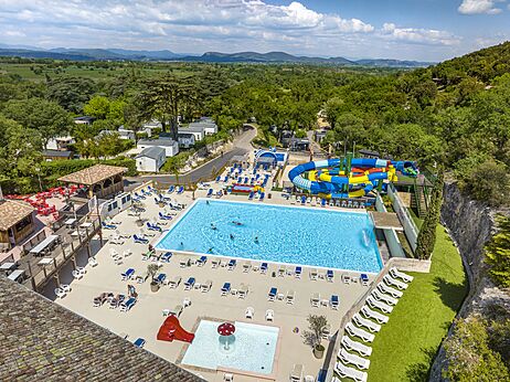 Buitenzwembad, waterglijbanen op camping CLICOCHIC Château de Boisson (30).