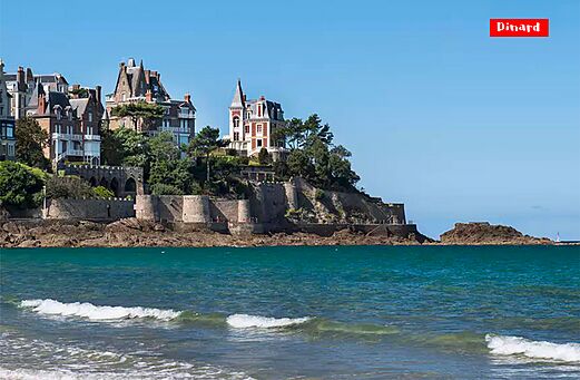 Historische villa's aan de kust van Dinard, een charmante stad om te bezoeken in Bretagne.