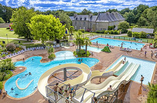 Buitenbaden, waterglijbanen op camping CAPFUN Ch�teau de Galin�e (22).