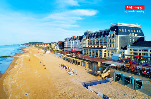 Het beroemde strand van Cabourg en Grand H�tel, toeristische plek dichtbij.