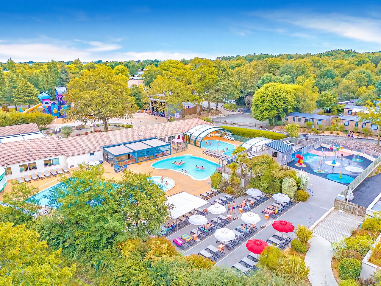 Waterpark, glijbanen en speeltuin op camping CAPFUN La Ch�naie in PORNIC (44).