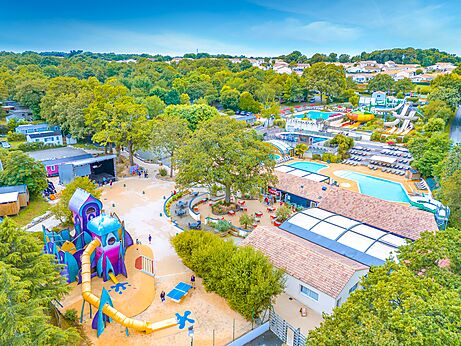 Zwembaden, speeltuin, animatie op camping CAPFUN La Chênaie in PORNIC (44).