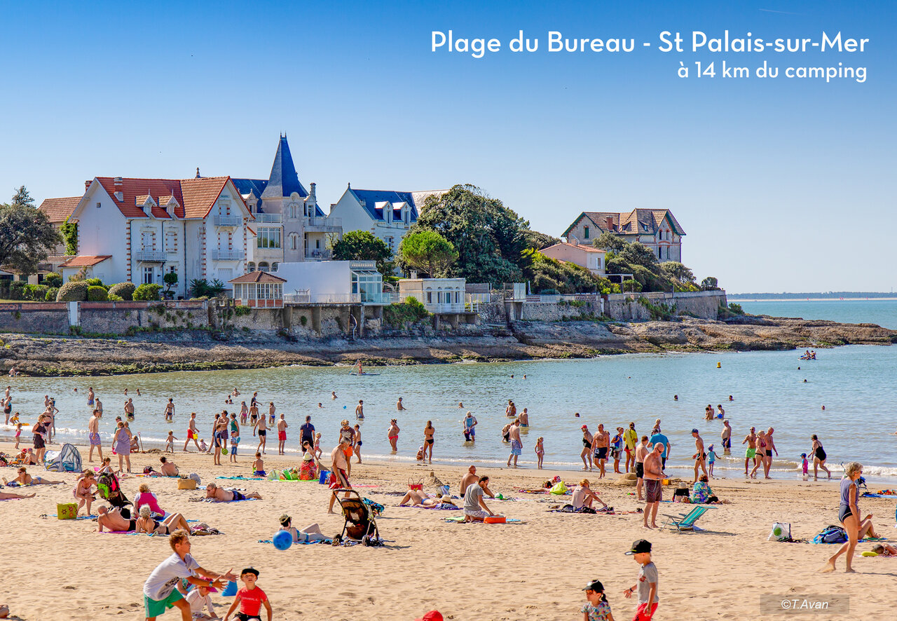 Levendig Bureau-strand in Saint-Palais-sur-Mer, Charente-Maritime, toeristische plek nabij.