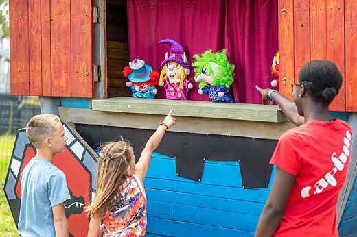 Poppenkastvoorstelling voor kinderen op camping CAPFUN Citadelle de Loustic in Hermanville sur Mer.