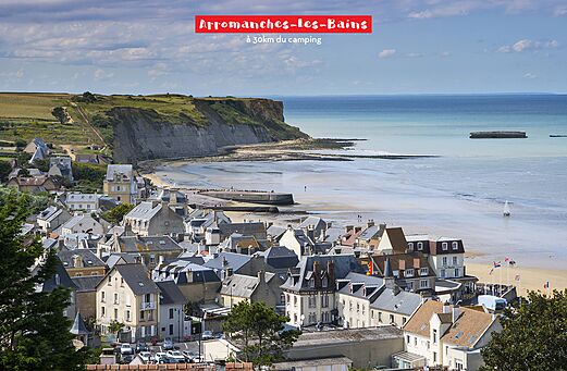 Arromanches-les-Bains, historische kuststad met strand en kliffen in Normandi�.