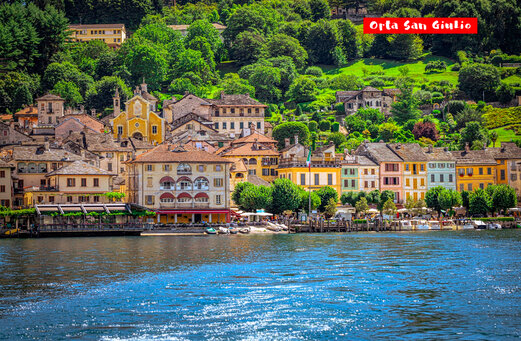Schilderachtig dorp Orta San Giulio aan het Ortameer, Italië.