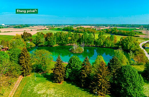 Priv�vijver en natuur op camping CLICOCHIC Au Clair Ruisseau in Gerstheim (67).