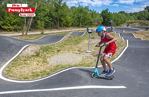 Pumptrack, kind op camping CAPFUN UK Clawford Lakes in Clawton, Holsworthy.