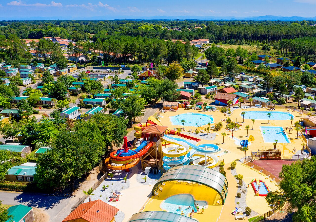 Waterpark, glijbanen, zwembaden en stacaravans op camping CAPFUN Clown Oc�an in TOSSE (40).