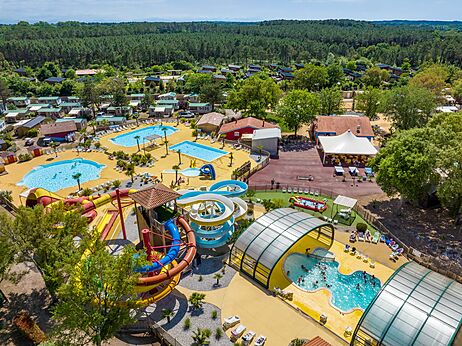 Waterpark met reuzenglijbanen en zwembaden op camping CAPFUN Clown Oc�an in TOSSE (40).