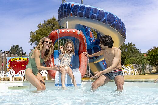 Waterglijbaan en familiezwembad op camping CAPFUN Clown Oc�an in TOSSE (40).