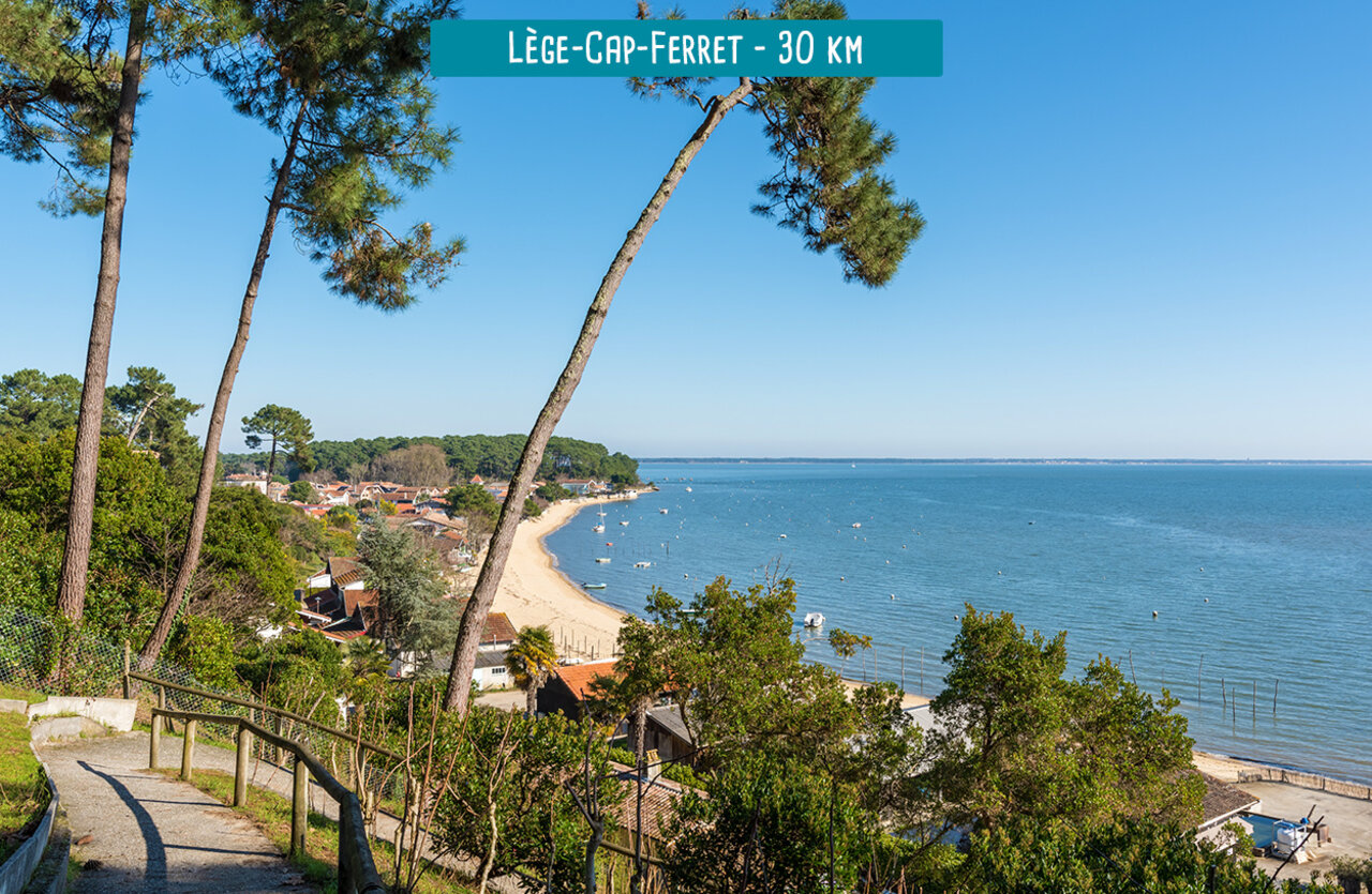 Schilderachtig strand en dorp L�ge-Cap-Ferret, te bezoeken nabij het Bassin d'Arcachon.