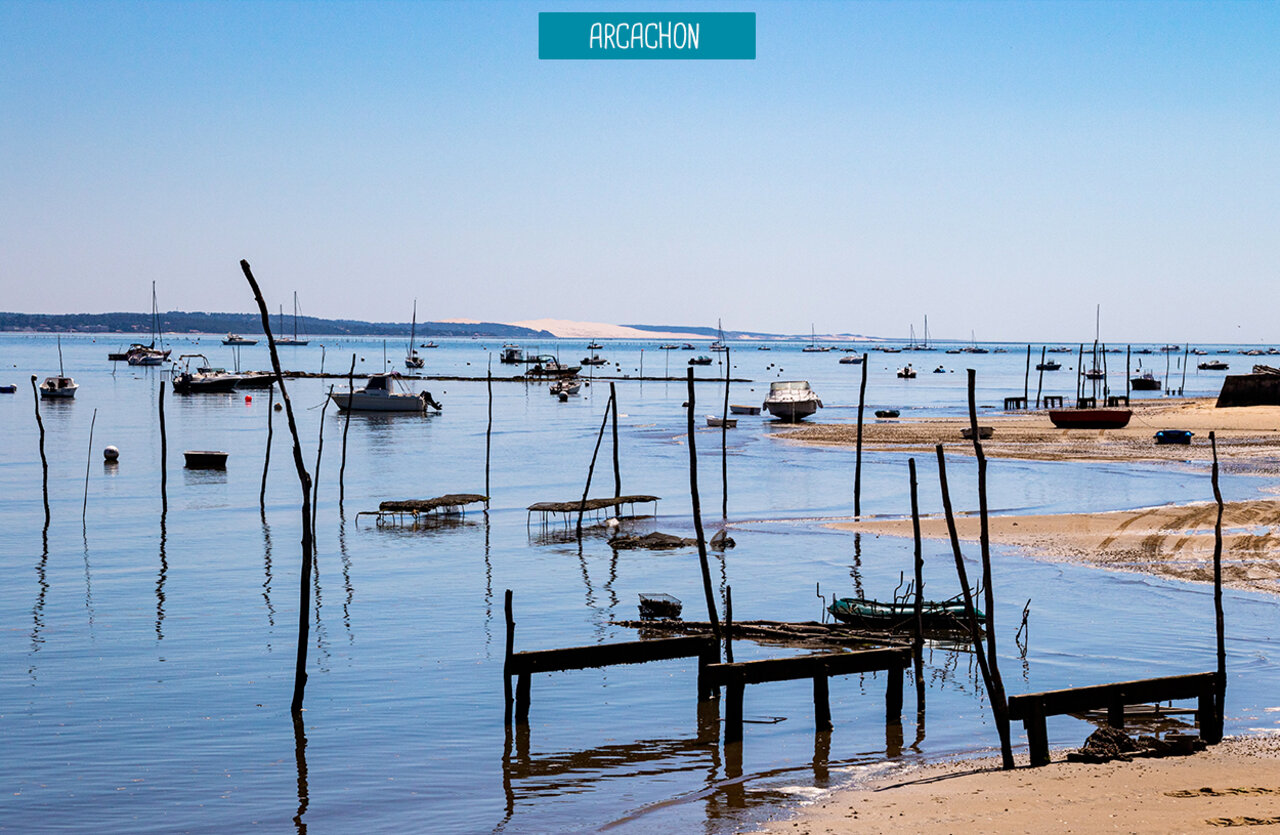 Bassin d'Arcachon, traditionele boten en Dune du Pilat, een plek om te bezoeken.