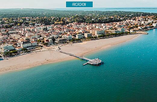 Luchtfoto van de stad Arcachon, strand en pier, in Gironde.