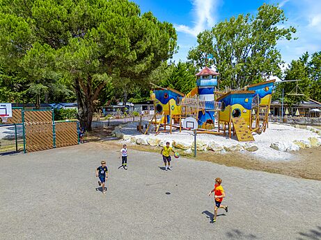 Speel- en sportgebied op camping VAGUES OCEANES Coq Hardi in Cassy-Lanton (33).
