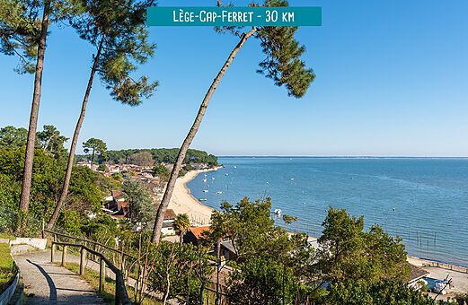 Panoramisch uitzicht op L�ge-Cap-Ferret, kustdorp en strand van het Bassin d'Arcachon.