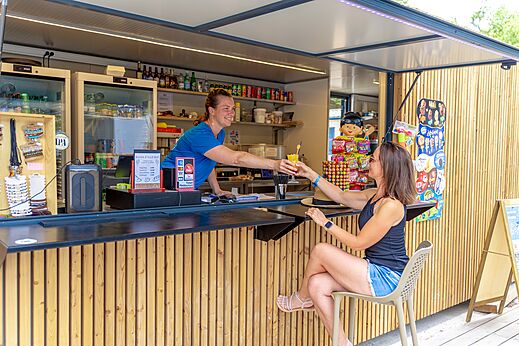 Campingbar, drankenservice bij VAGUES OCEANES Coq Hardi in Cassy-Lanton.