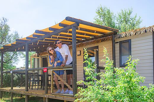 Stacaravan met terras en stel op camping CAPFUN Côte Vermeille in PORT LA NOUVELLE.
