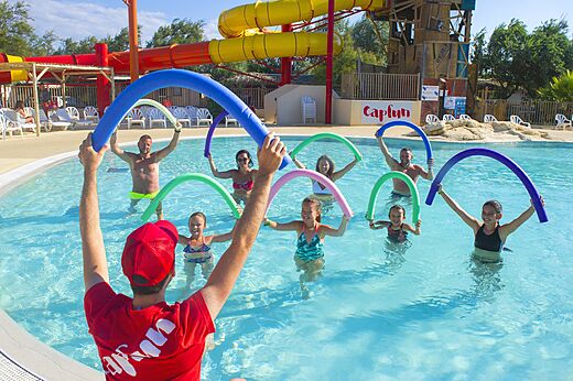 Wateranimatie in zwembad, glijbanen op camping CAPFUN C�te Vermeille in PORT LA NOUVELLE (11).