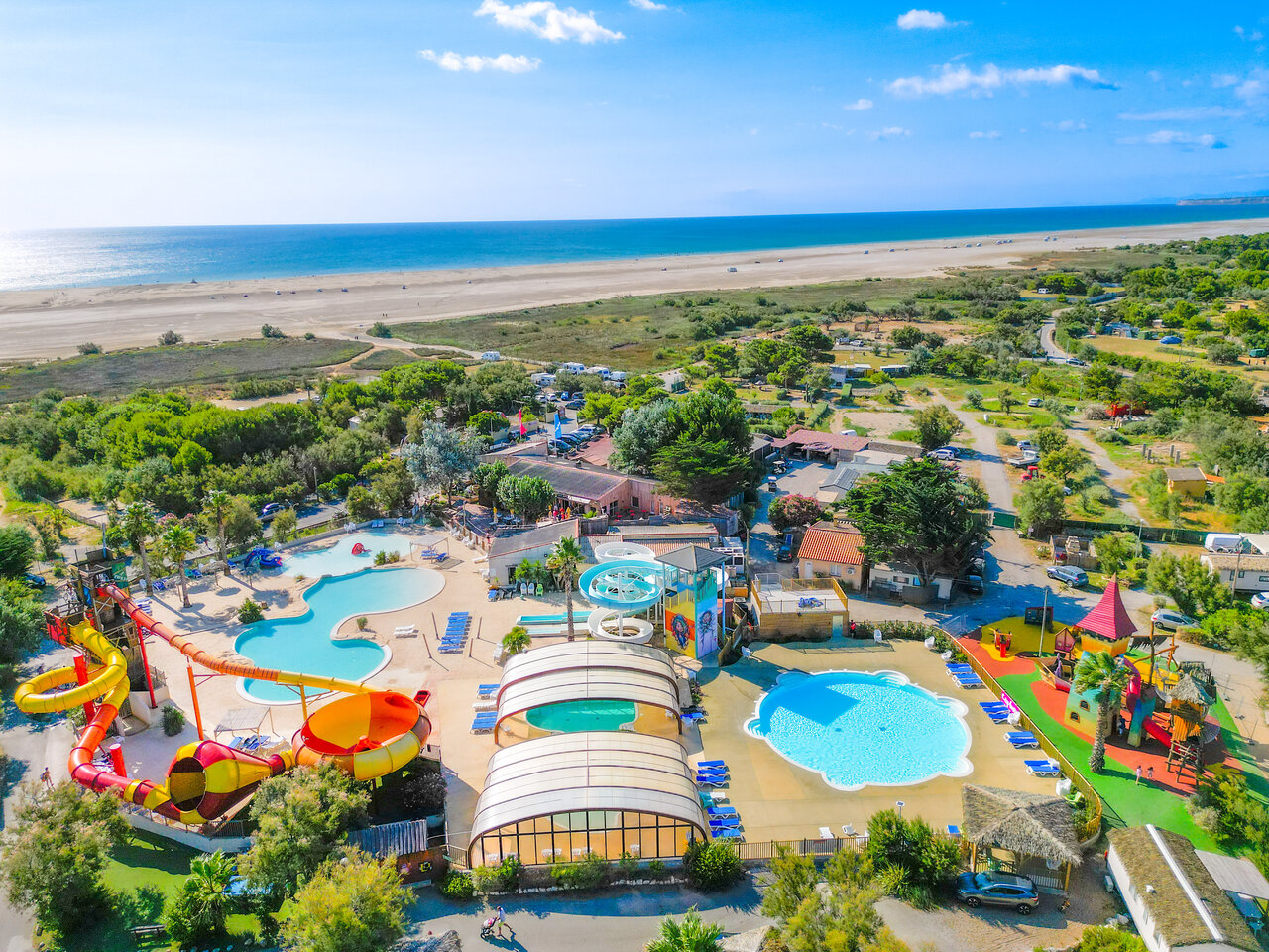 Waterpark, glijbanen en strand op camping CAPFUN C�te Vermeille : Cabane dans les airs � Port La Nouvelle (11).