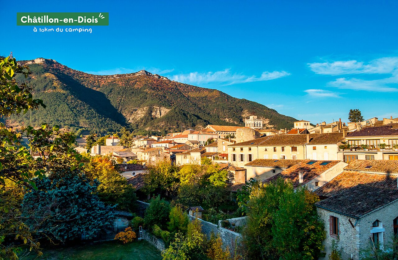 Middeleeuws dorp Ch�tillon-en-Diois, te bezoeken nabij de camping in Dr�me.