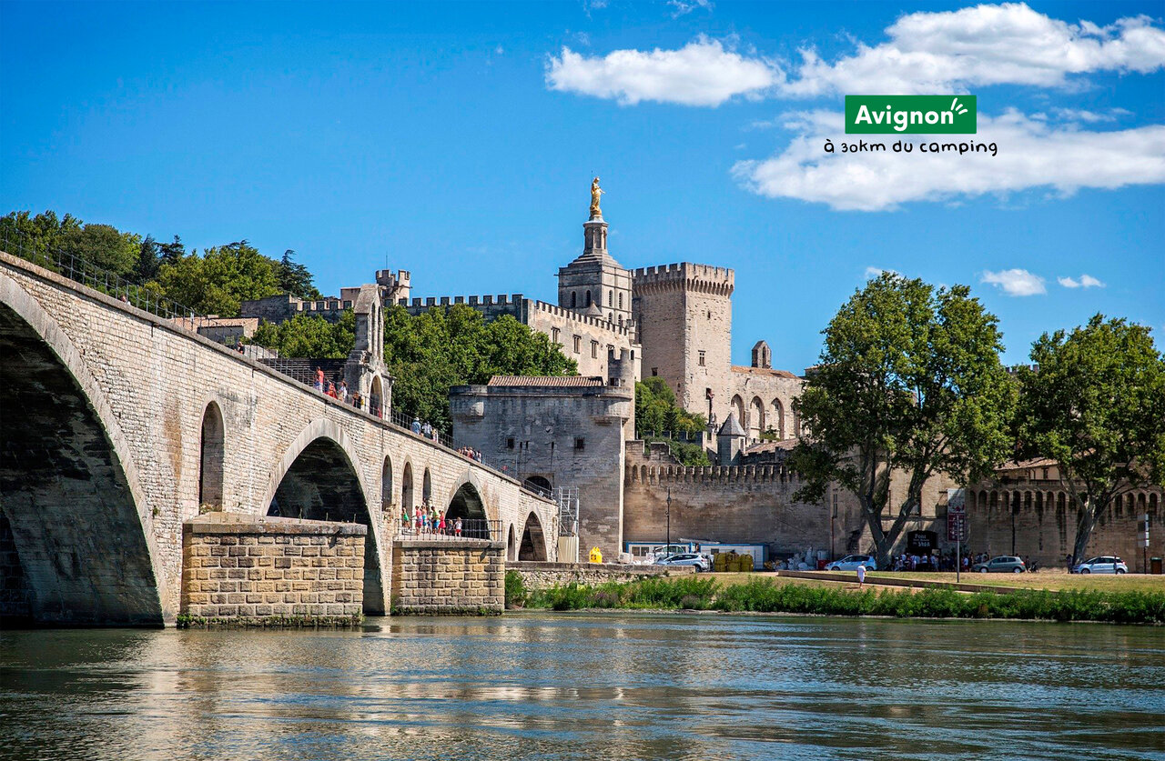 Pont d'Avignon en Pausenpaleis, historische monumenten te bezoeken in de Provence.