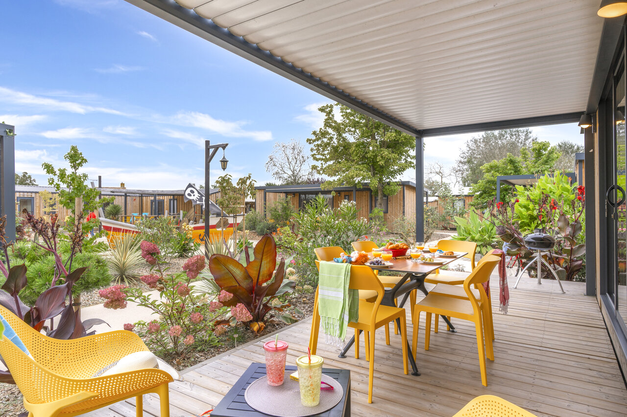 Terras stacaravan, ontbijt, barbecue op CAPFUN Dauphins Bleus in GIVRAND (85).