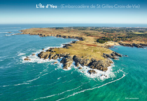 Île d'Yeu, rotsachtige kust en turquoise zee, bezienswaardigheid nabij de camping.