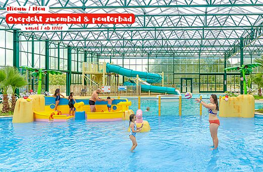 Overdekt zwembad met waterglijbaan en waterspeeltuin op camping CAPFUN De Eikenhof in Paasloo/Oldemarkt.