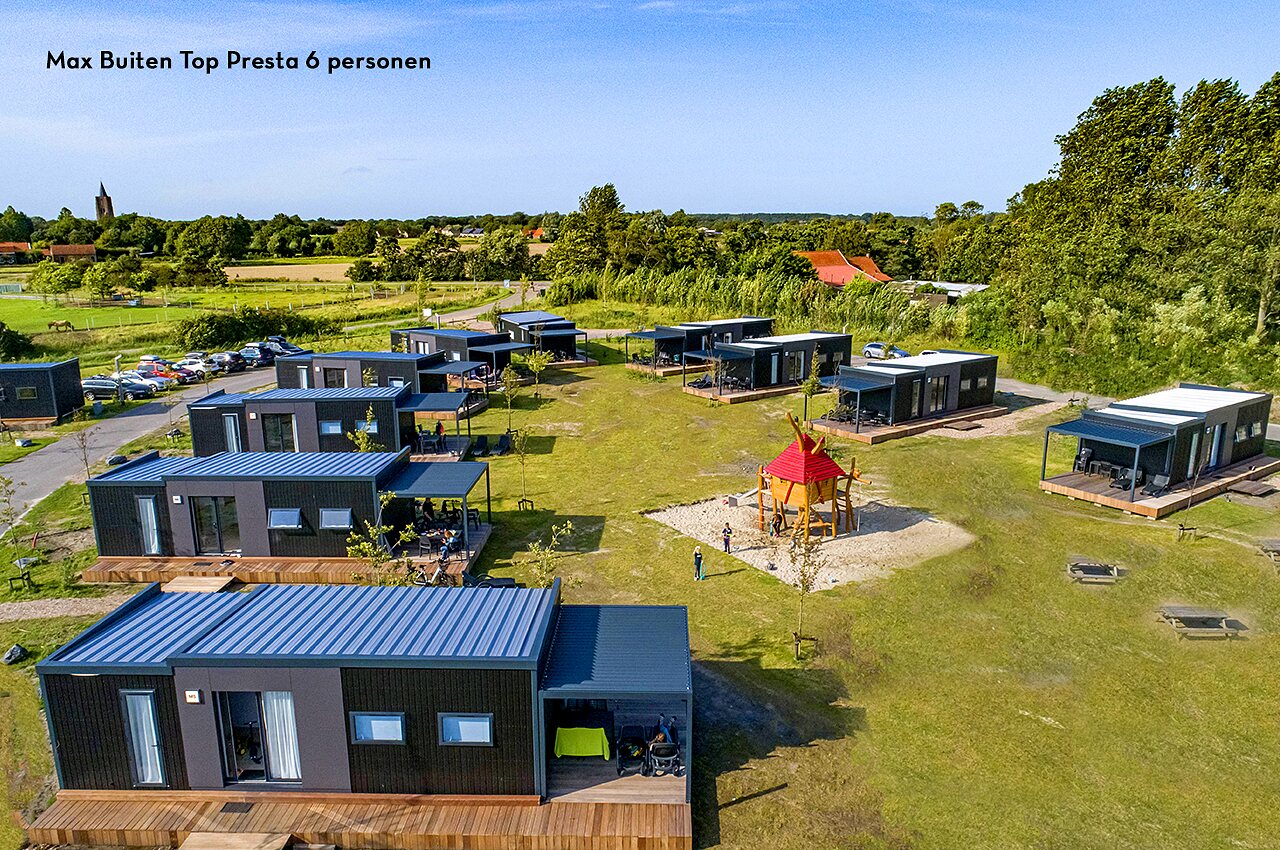 Moderne accommodaties en speeltuin op camping CAPFUN De Pekelinge in Oostkapelle.