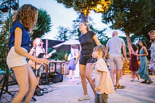 Dansavond met livemuziek op camping LIBRANOO Naturiste Belezy in Bédoin (84).