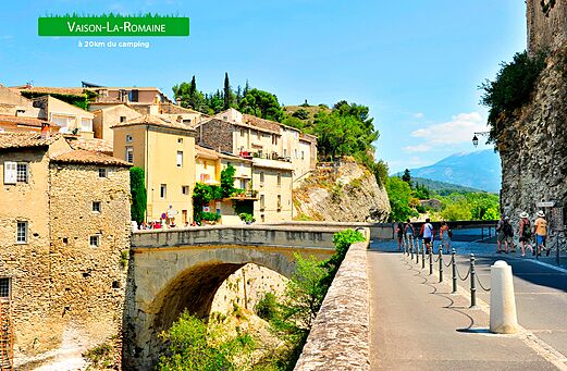 Vaison-la-Romaine, historische stad en Romeinse brug in de Provence, te bezoeken.