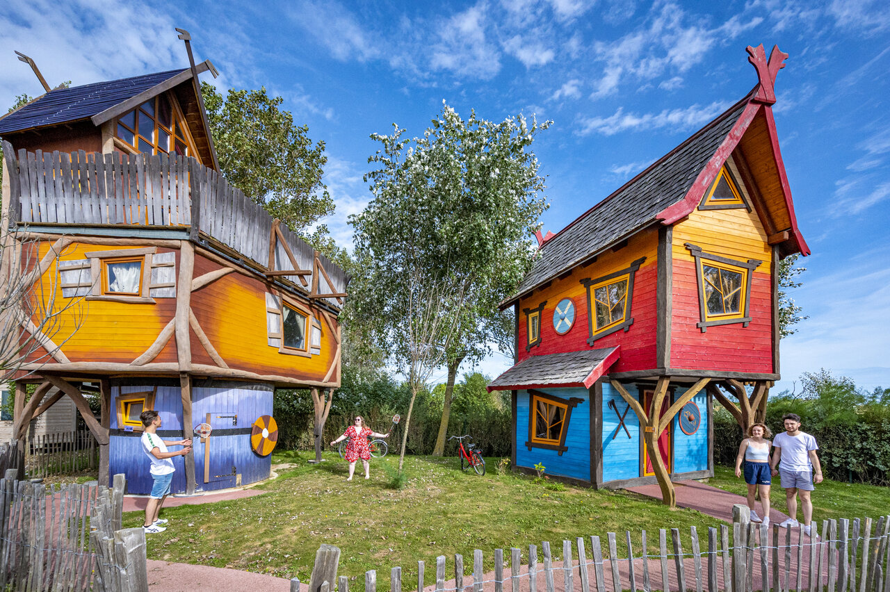 Unieke boomhutten op camping CAPFUN Donjon de Lars in Courseulles-sur-Mer (14).