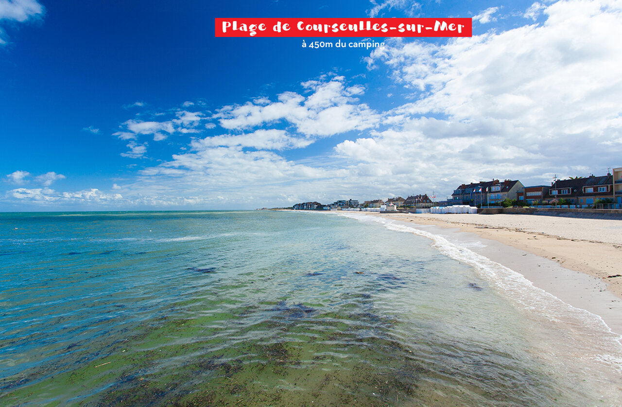 Fijn zandstrand in Courseulles-sur-Mer, Normandi�, toeristische bezienswaardigheid.