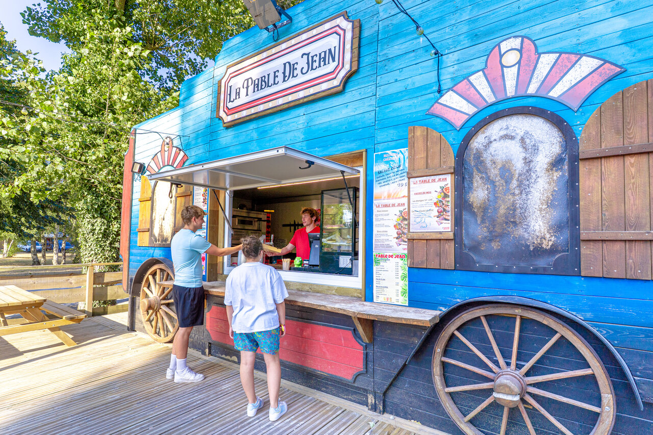 Food truck La Table de Jean, catering op camping CAPFUN Dune Fleurie.