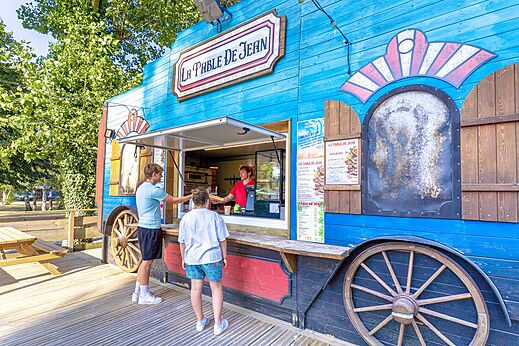 Foodtruck La Table de Jean op camping CAPFUN Dune Fleurie in Quend Plage.