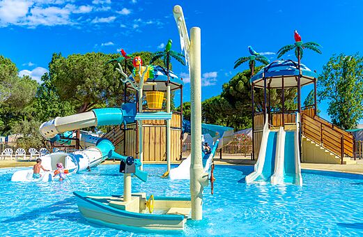 Zwembad, glijbanen en waterspeeltuin op camping VAGUES OCEANES Elys�e.