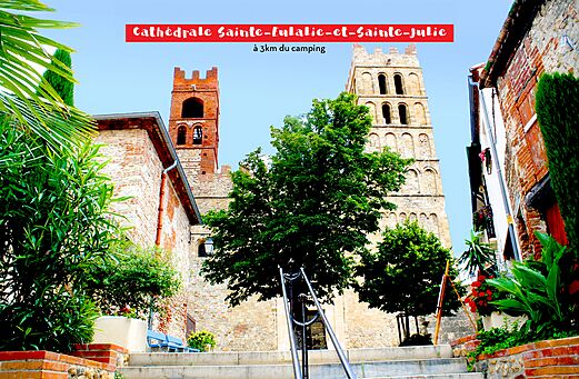 Kathedraal Sainte-Eulalie-et-Sainte-Julie, historisch monument te bezoeken nabij Elne, Pyrénées-Orientales.