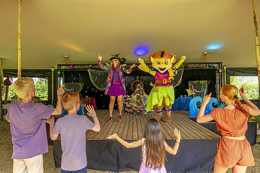 Piraten- en mascotte-animatie voor kinderen op camping CAPFUN Erkemederstrand in Zeewolde.