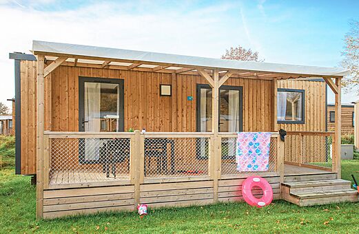 Moderne stacaravan met overdekt terras op camping VAGUES OCEANES Lac d'Erstein in Erstein (67).