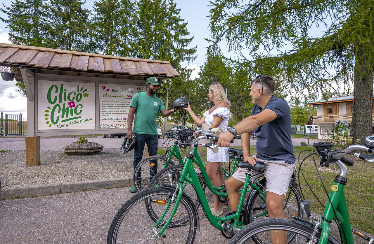 Fiets- en helmverhuur, ingang camping CLICOCHIC Etang de la Mutche HARPRICH (57).