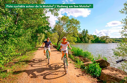 Fietspad rond La Mutche meer, een plek te bezoeken nabij de camping.