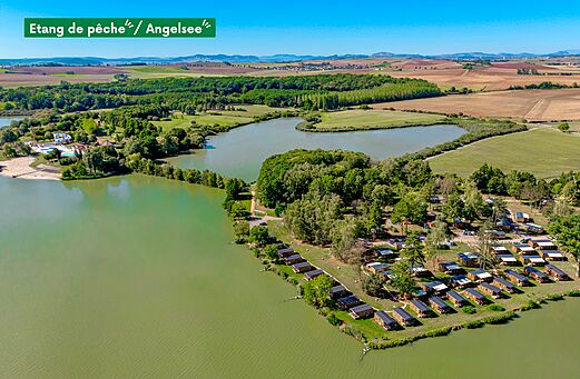 Luchtfoto Mobil-homes en visvijver op camping CLICOCHIC Etang de la Mutche