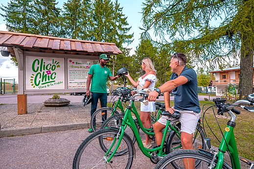 Fiets- en helmverhuur op camping CLICOCHIC Etang de la Mutche (57).
