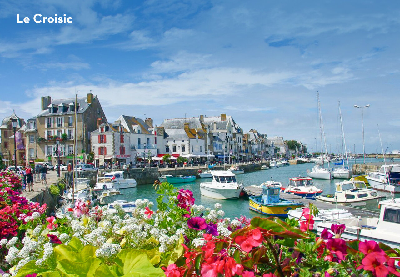 Pittoreske haven en kleurrijke huizen van Le Croisic, charmante stad te bezoeken.