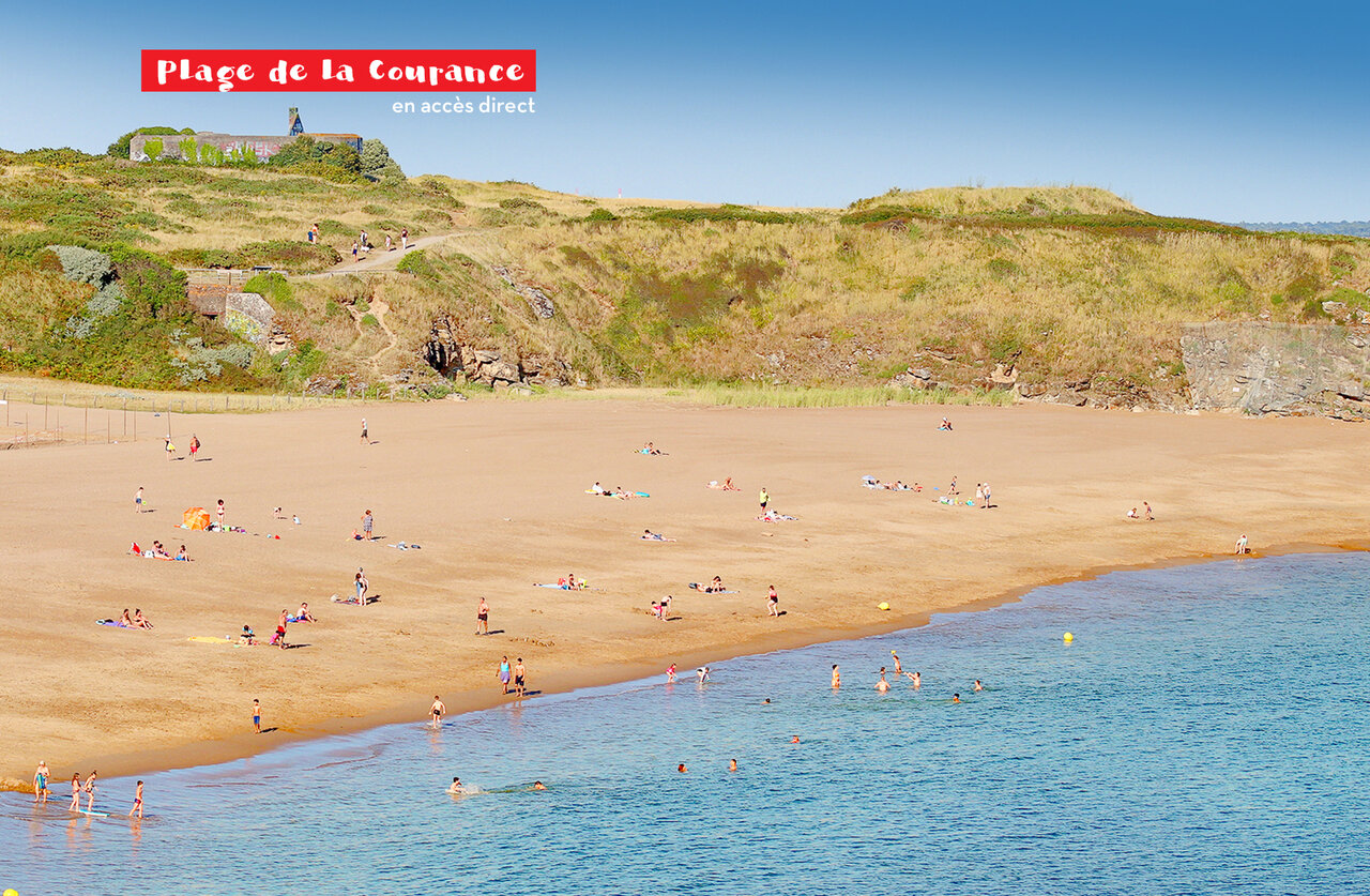 Strand La Courance, zwemmen en zand, op camping CAPFUN L'Eve in Saint-Marc-sur-Mer.