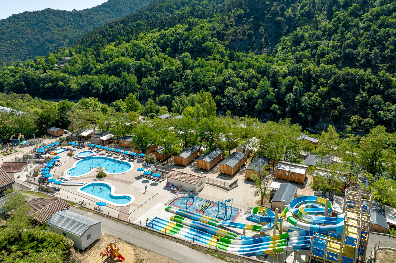 Zwembaden, waterglijbanen, accommodaties camping CLICOCHIC Eyrieux Les OLLIERES-SUR-EYRIEUX.